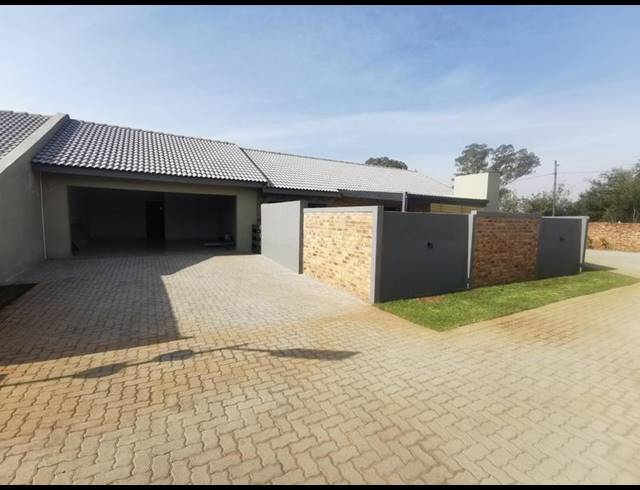 3 BEDROOM TOWNHOUSE FOR SALE IN KOOKRUS